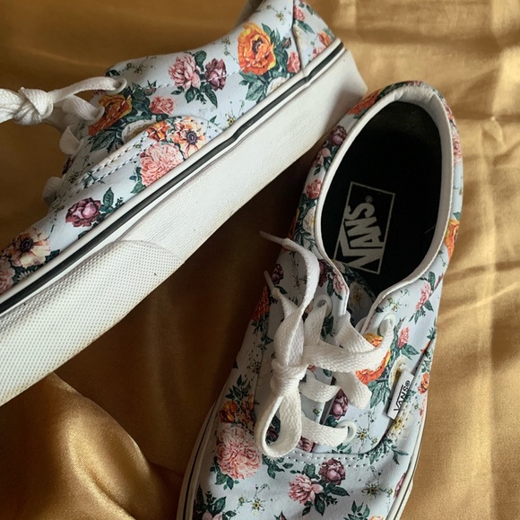 Floral Vans. Super cute. Purchased last year at an outlet in Gatlinburg, TN. - Picture 2 of 9